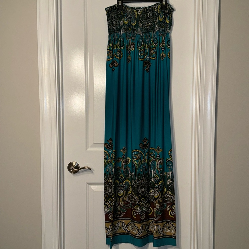 BONGO DRESS. Turquoise color with Paisley print. Size Medium. Good condition.